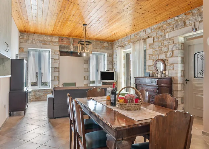 Angelina'S Stone Village House *