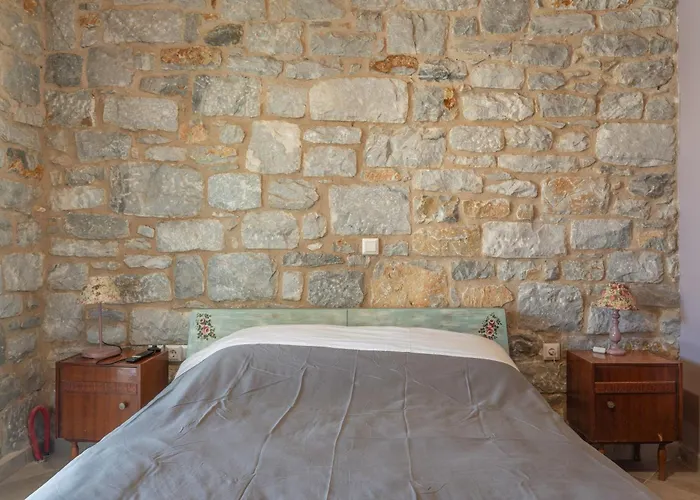 Angelina'S Stone Village House *