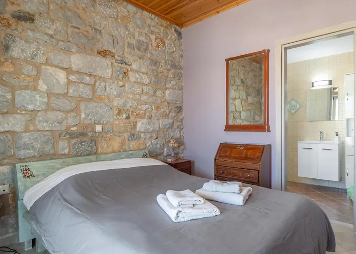Angelina'S Stone Village House *